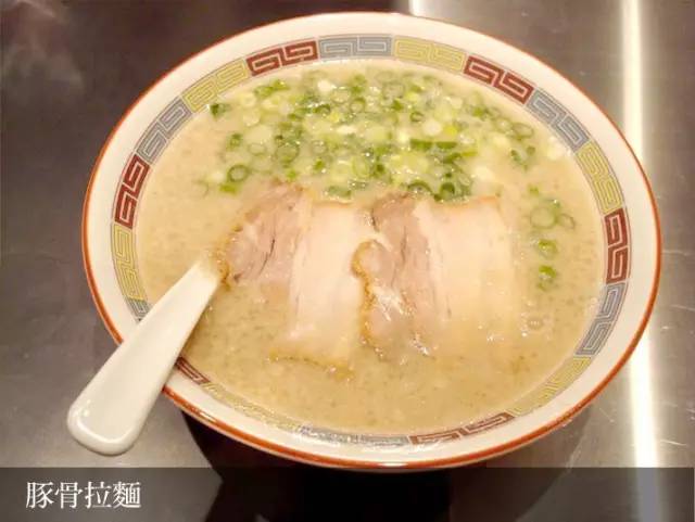 豚 骨 拉 麵 湯 頭 濃 郁 , 適 合 重 口 味 的 你 。