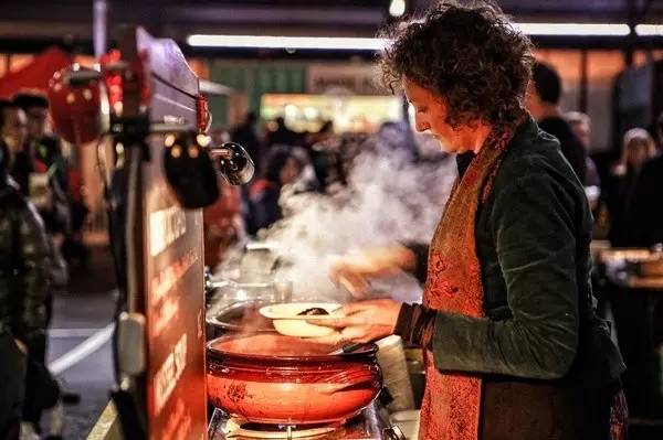 澳 洲 這 個 移 民 國 家 的 優 勢 在 美 食 上 發 揮 的 淋 漓 盡 致 。
