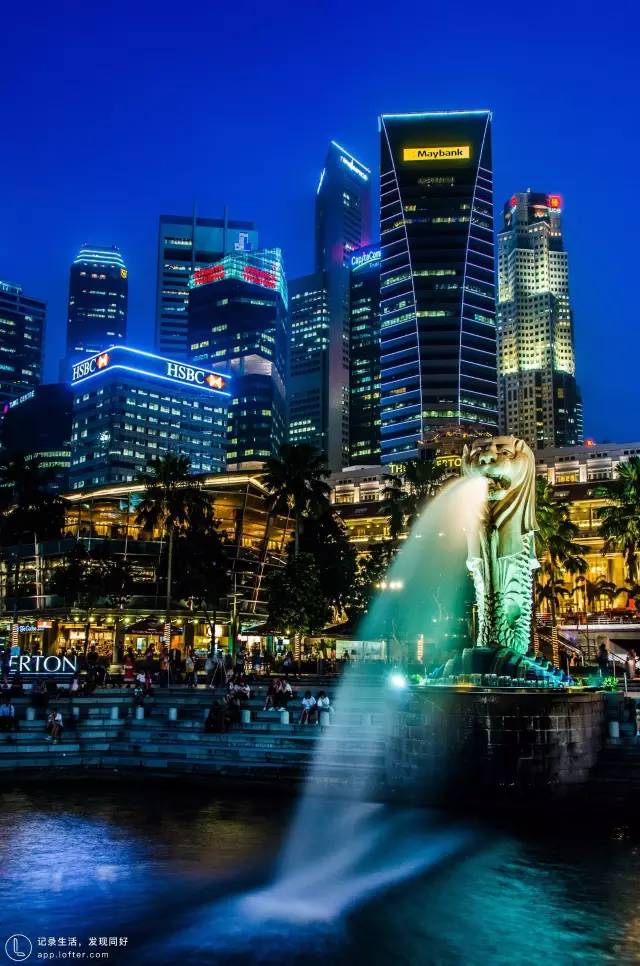 新 加 坡 。