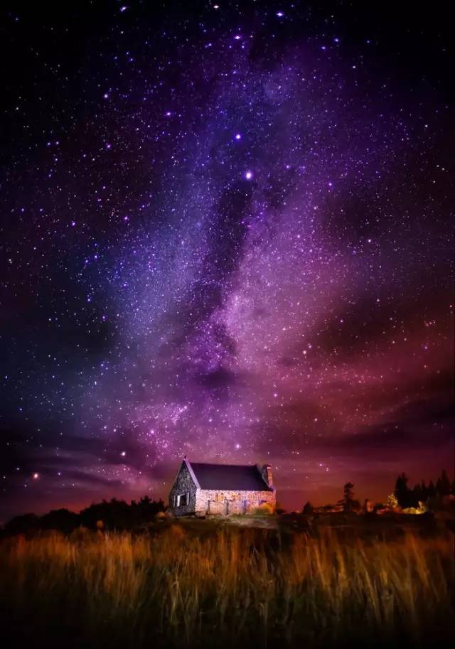 紐 西 蘭 Tekapo 小 鎮 的 星 空 。