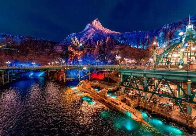 Fantasmic ! 米 奇 魔 法 表 演 。
