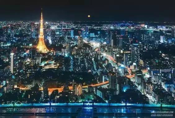 東京市區的美麗夜景非常值得一看。