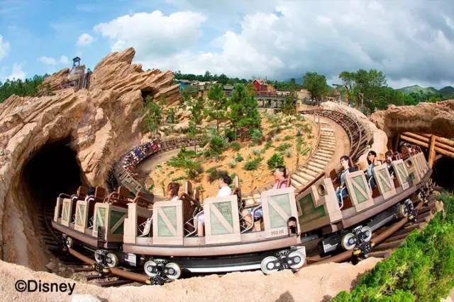 灰 熊 山 極 速 礦 車。