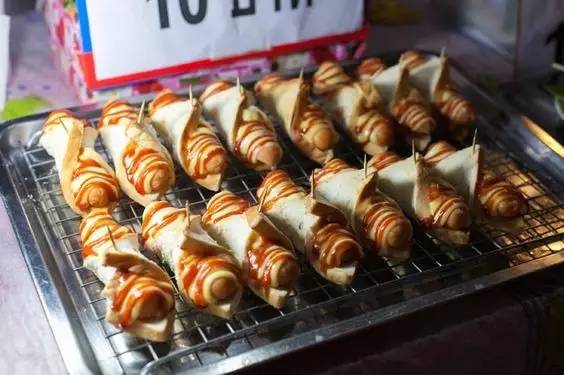 夜 市 美 食 。