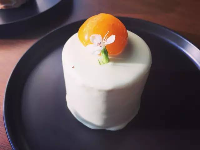 Klook客路・探索未知的你 店 內 招 牌 之 一 : 溫 莎 伯 爵 夫 人 。
