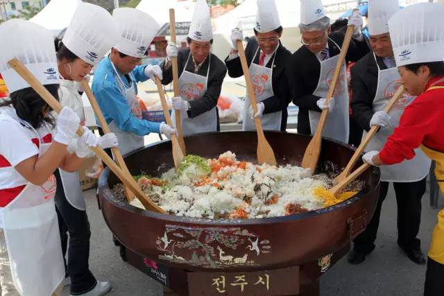 Klook客路・探索未知的你 超 巨 大 石 鍋 拌 飯 , 你 吃 得 完 嗎