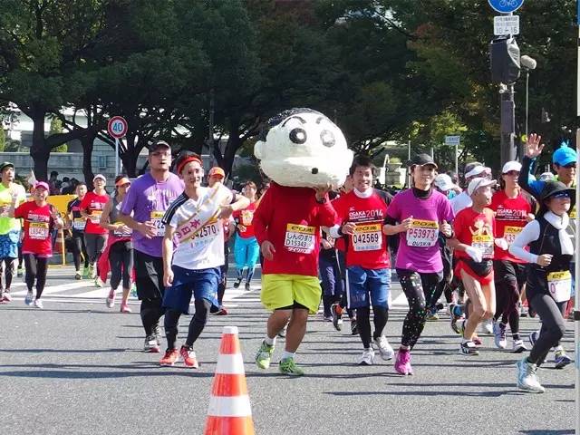 Klook客路・探索未知的你 亞洲馬拉松 蠟 筆 小 新 也 來 跑 馬 拉 松 ? !