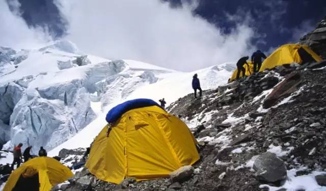 被 Lonely Planet 稱 為 「 全 球 最 難 走 步 道」 的 「雪 人 小 徑 」 。