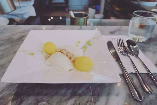 Lemongrass Panna Cotta。