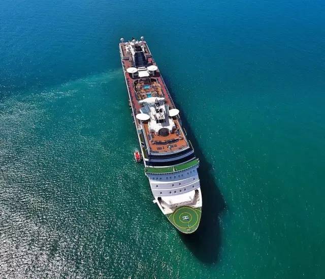 Instagram@cruisecelebrity