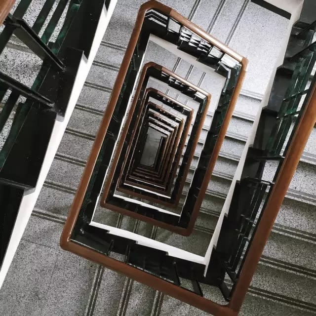 Klook客路・探索未知的你 無 限 迴 旋 的 平 行 線 們 , 最 後 聚 集 在 遠 端 的 焦 點
