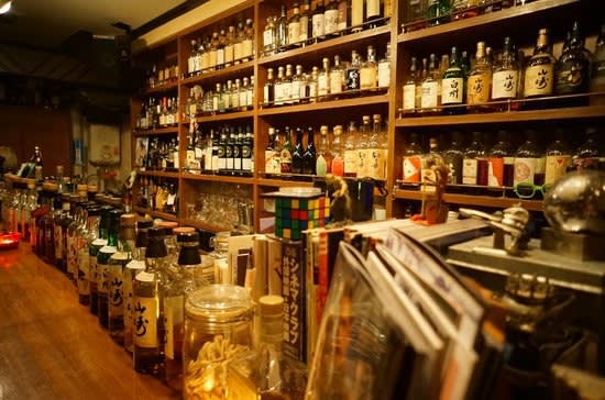 Klook客路・探索未知的你 陳 列 整 齊 的 日 本 酒 , 真 想 一 口 氣 喝 光 光 !