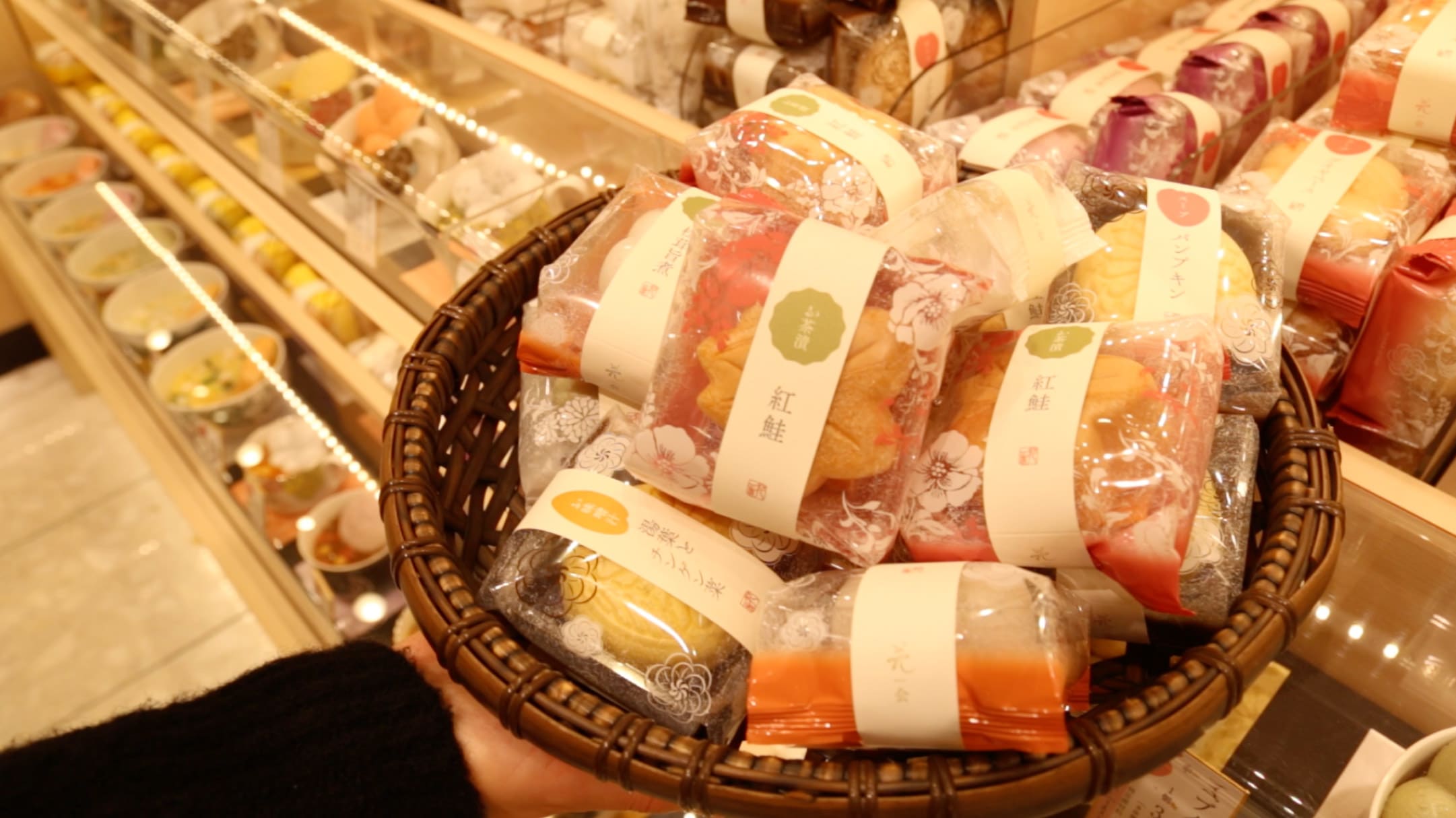 過 百 種 口 味 的 最 中 餅 可 供 選 擇 , 實 在 花 多 眼 亂 !