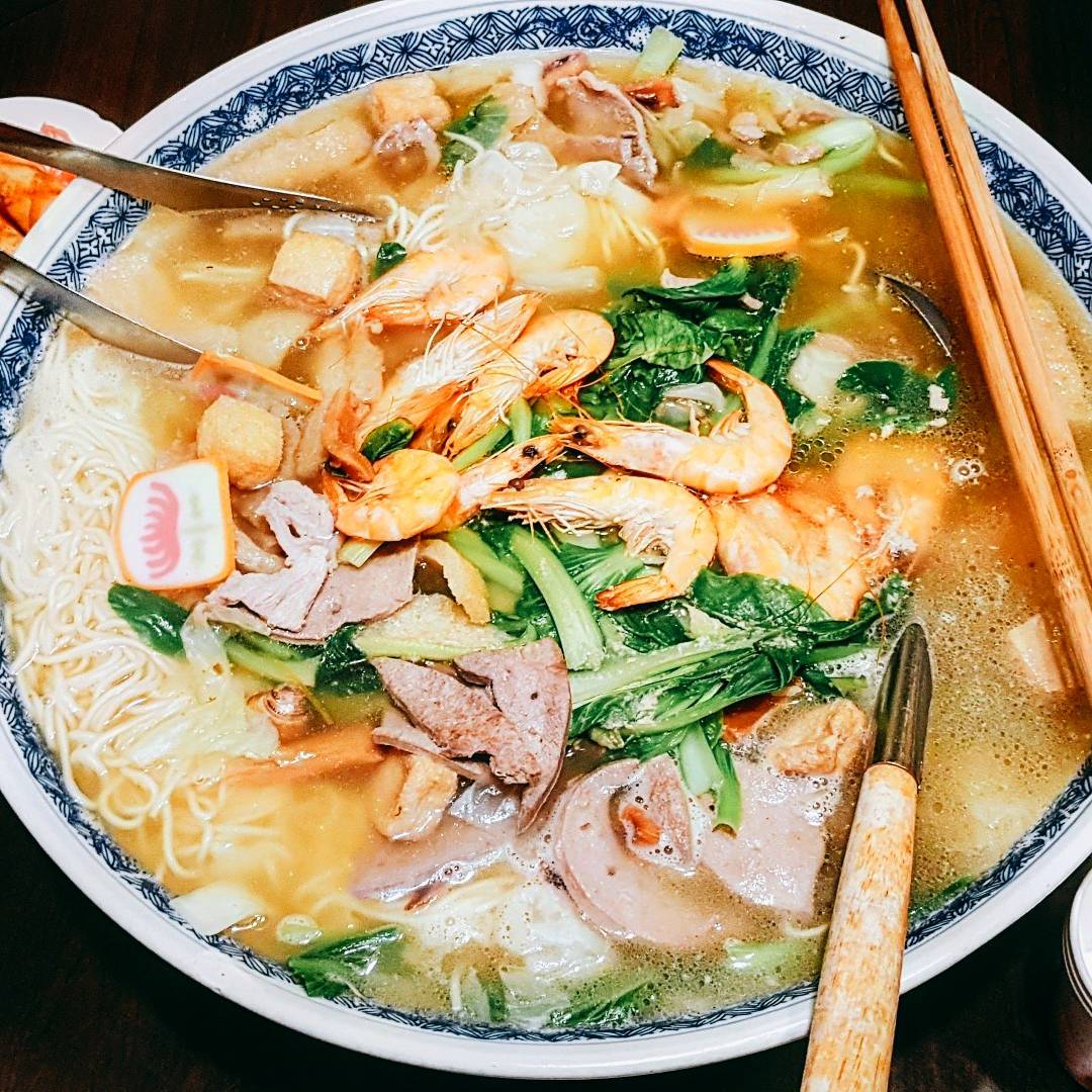 巨無霸的「大碗公什錦麵」,就算10幾個人一起吃都沒問題!(圖片來源/Instagram-ginny_0617)