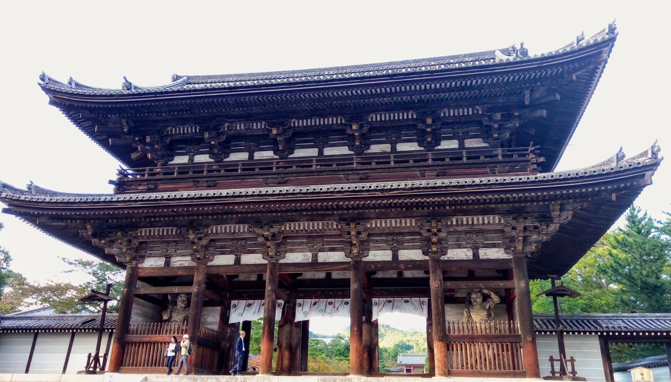 仁和寺很有氣勢的大門