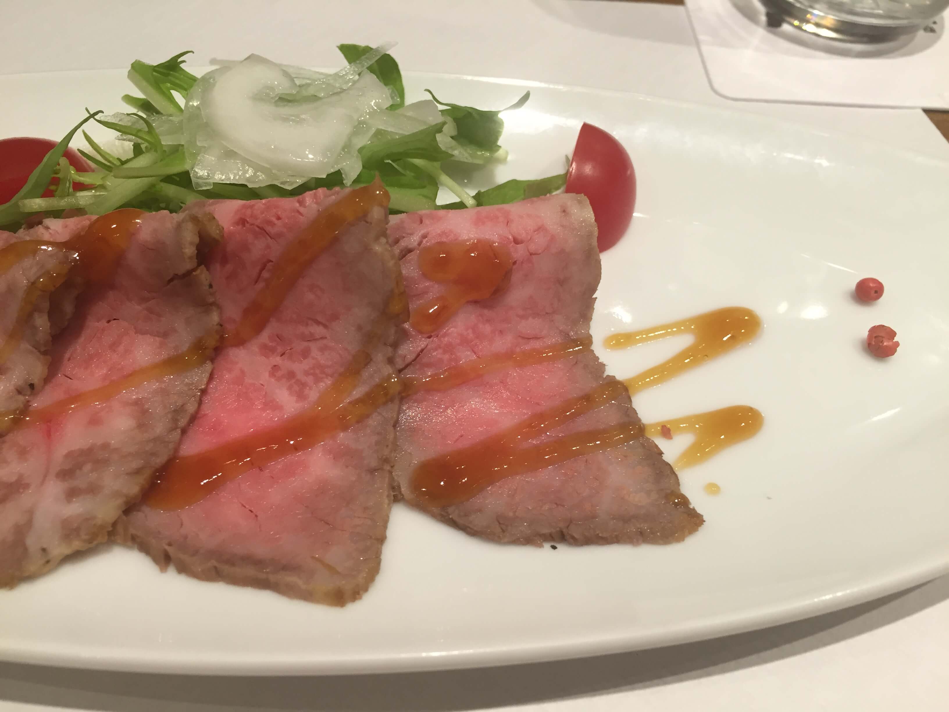 半 熟 牛 肉 冷 盤