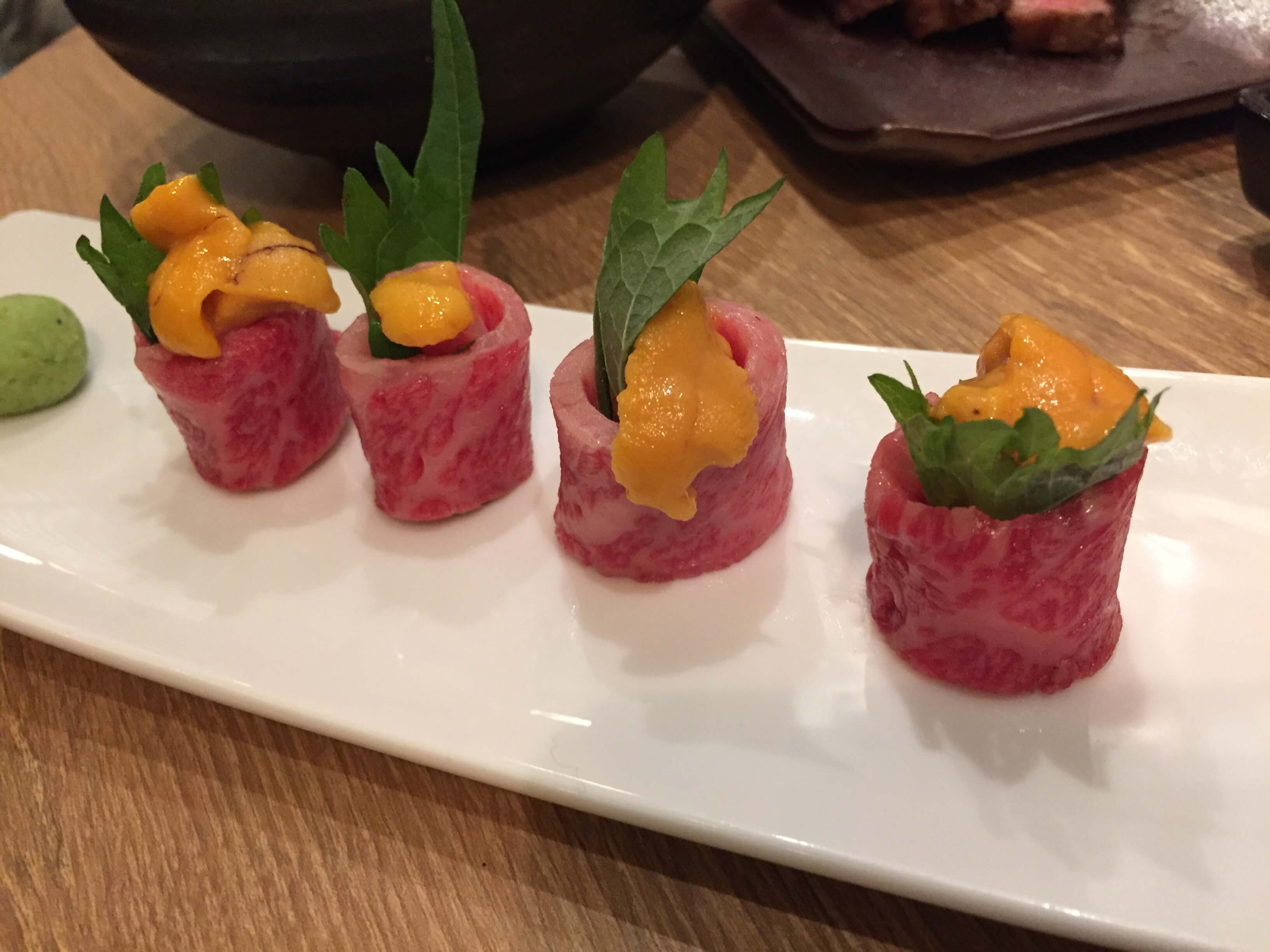 生 牛 肉 , 口 感 彷 彿 生 魚 片