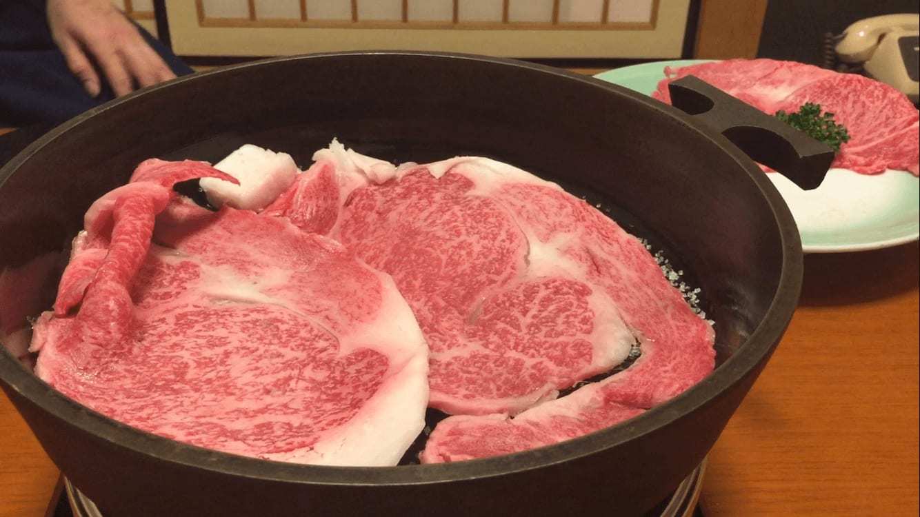 比 臉 還 大 超 厚 實 牛 肉 片