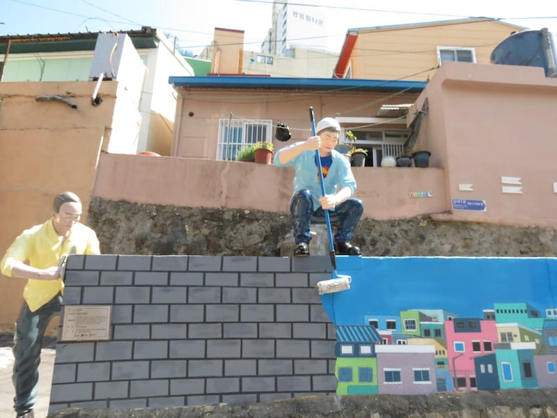《大叔粉刷牆壁的裝置藝術》甘川洞文化村