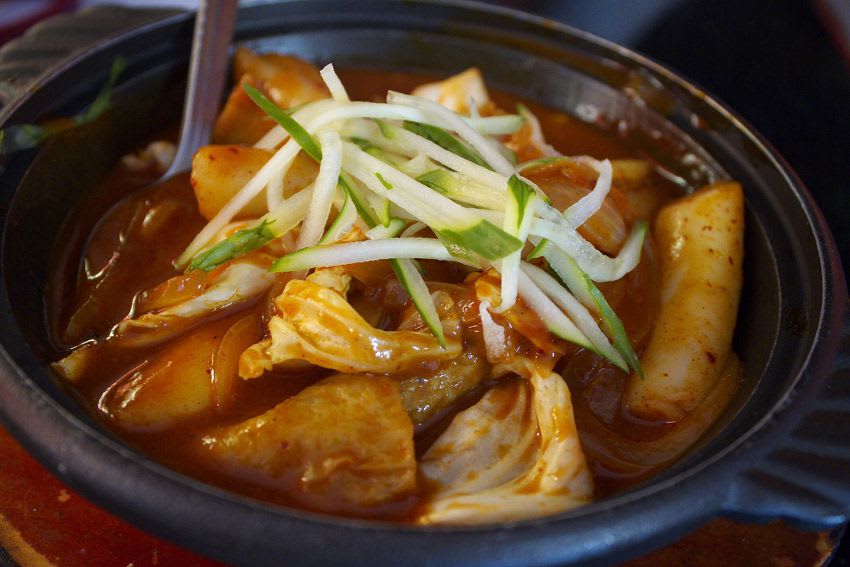 台 灣 人 愛 韓 劇 , 韓 國 美 食 也 成 為 台 灣 旅 人 最 愛 的 選 擇 。( 圖 / Booking.com 提 供 )