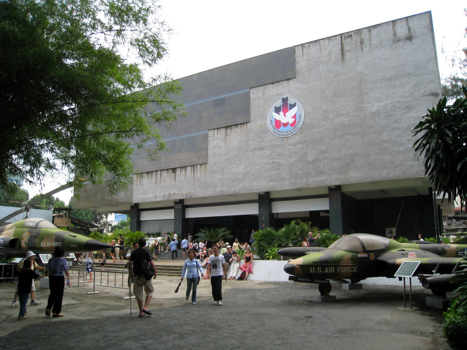 戰爭遺跡博物館 https://commons.wikimedia.org/wiki/File:War_Remnants_Museum_Main_Bulidng.jpg