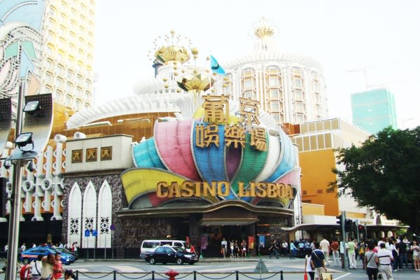 隨 處 的 街 角 都 是 賭 場