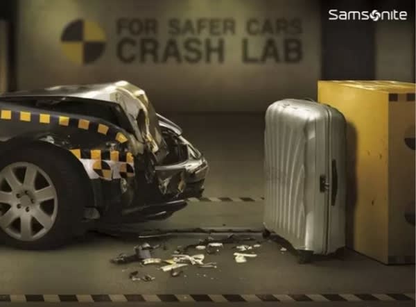 就 算 車 子 高 速 撞 擊 ， 行 李 箱 也 不 會 粉 碎