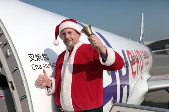「 叉 燒 包 」 班 機 。