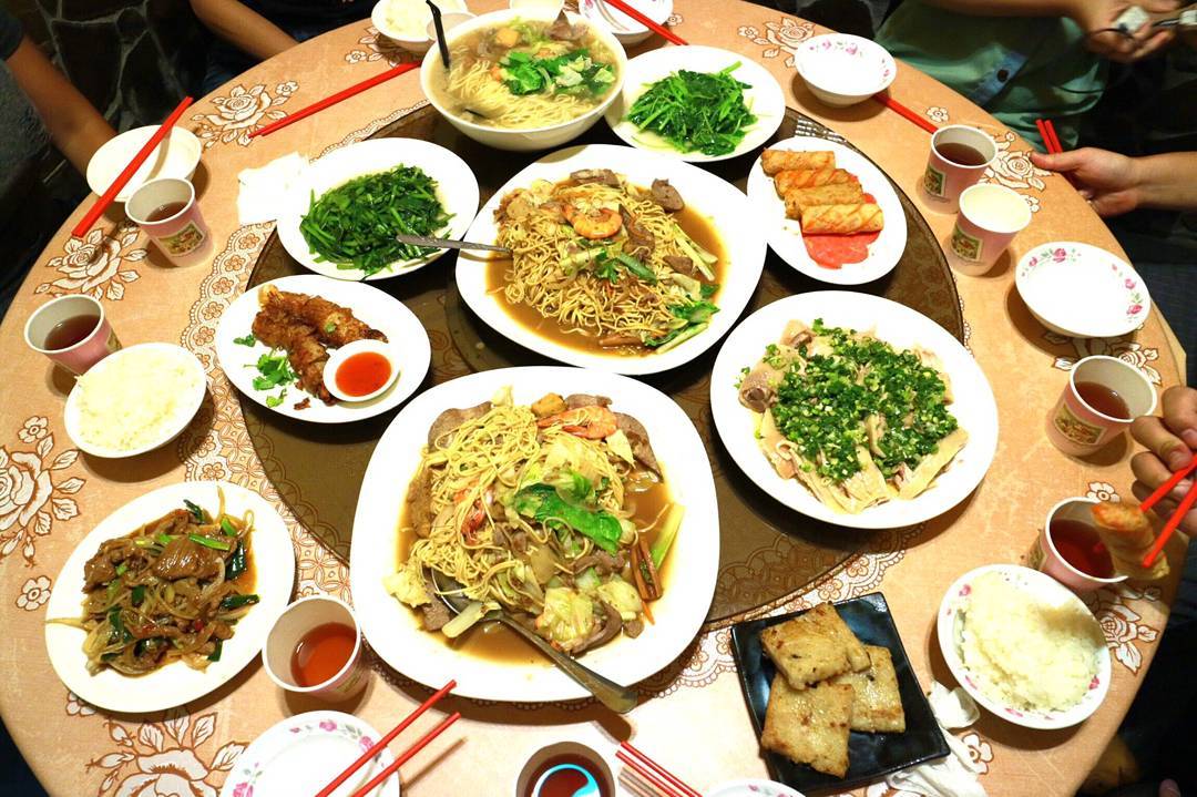 一整桌澎湃的古早味現炒料理,讓人大飽口福!(圖片來源/Instagram-lisa800510)