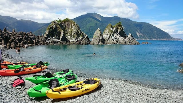 粉 鳥 林 特 色 海 岸 景 觀 ( 圖片 來 源 :https://goo.gl/eUY9ZR)
