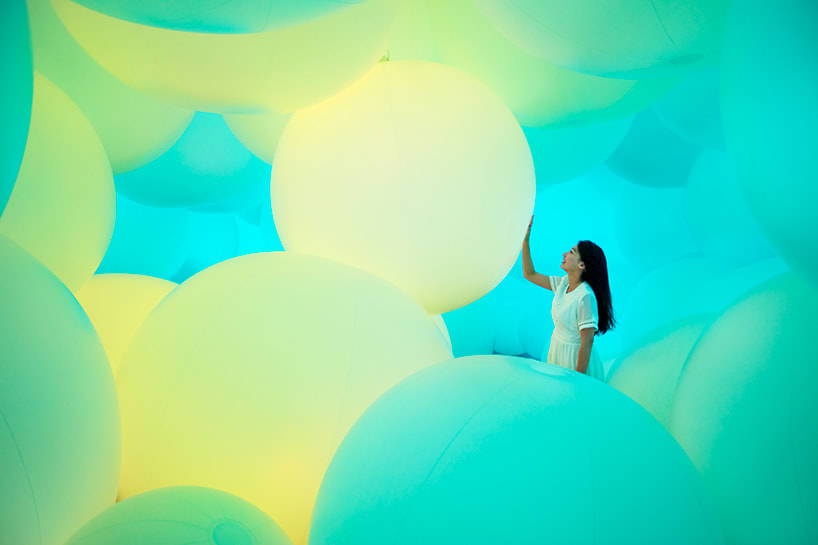 teamLab 讓藝術結合科技,與人互動。