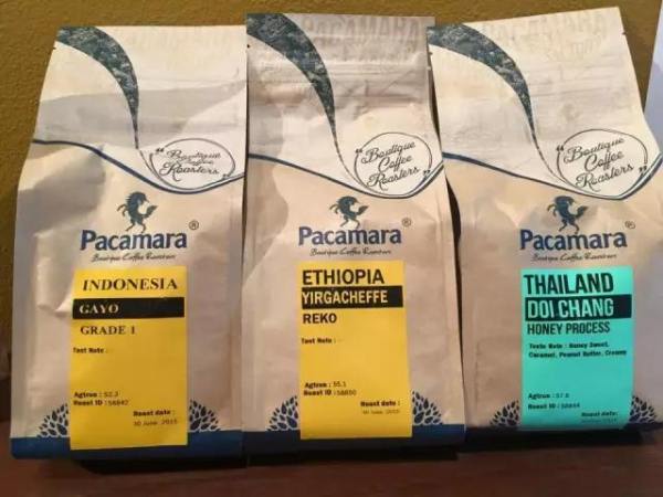 Pacamara 店 內 自 產 的 咖 啡 豆 。
