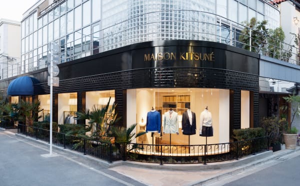 ? 同 品 牌 的 服 裝 店 。