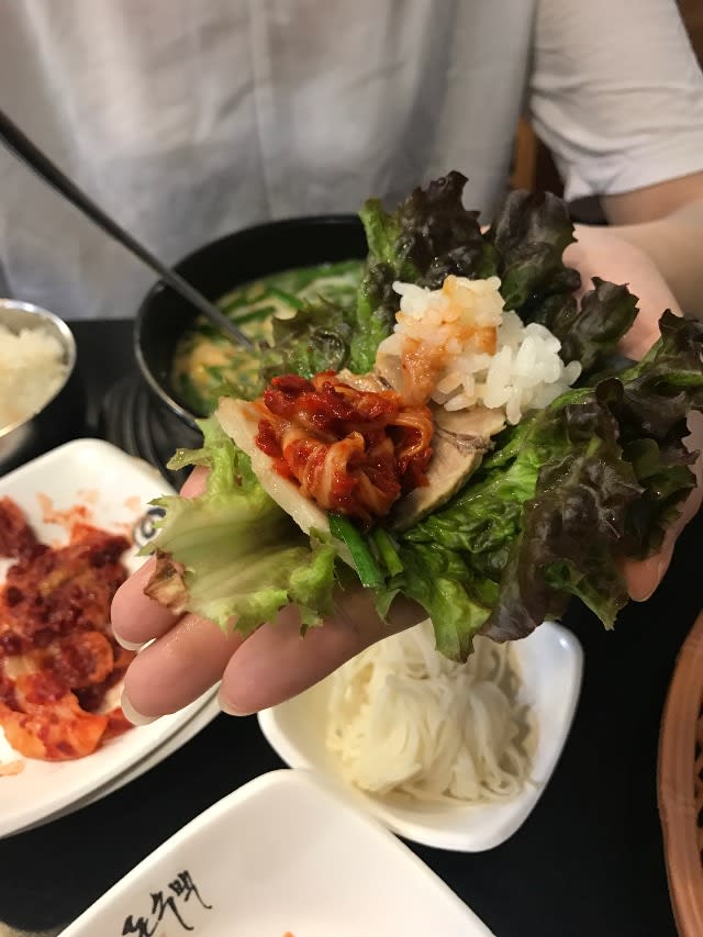 就連別於一般烤肉店的生菜包白肉,也能在這裡吃到唷!