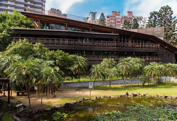 「北投圖書館」是台灣首座綠建築圖書館。(圖片來源/台北旅遊網)