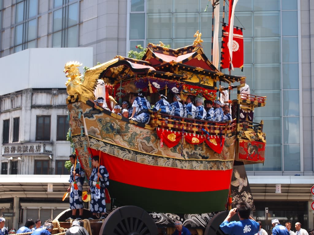 Klook客路・探索未知的你 山 鉾 是 指 神 所 乘 坐 的 山 車 和 鉾 車 ( 圖 片 來 源 : http://goo.gl/clx7DU )