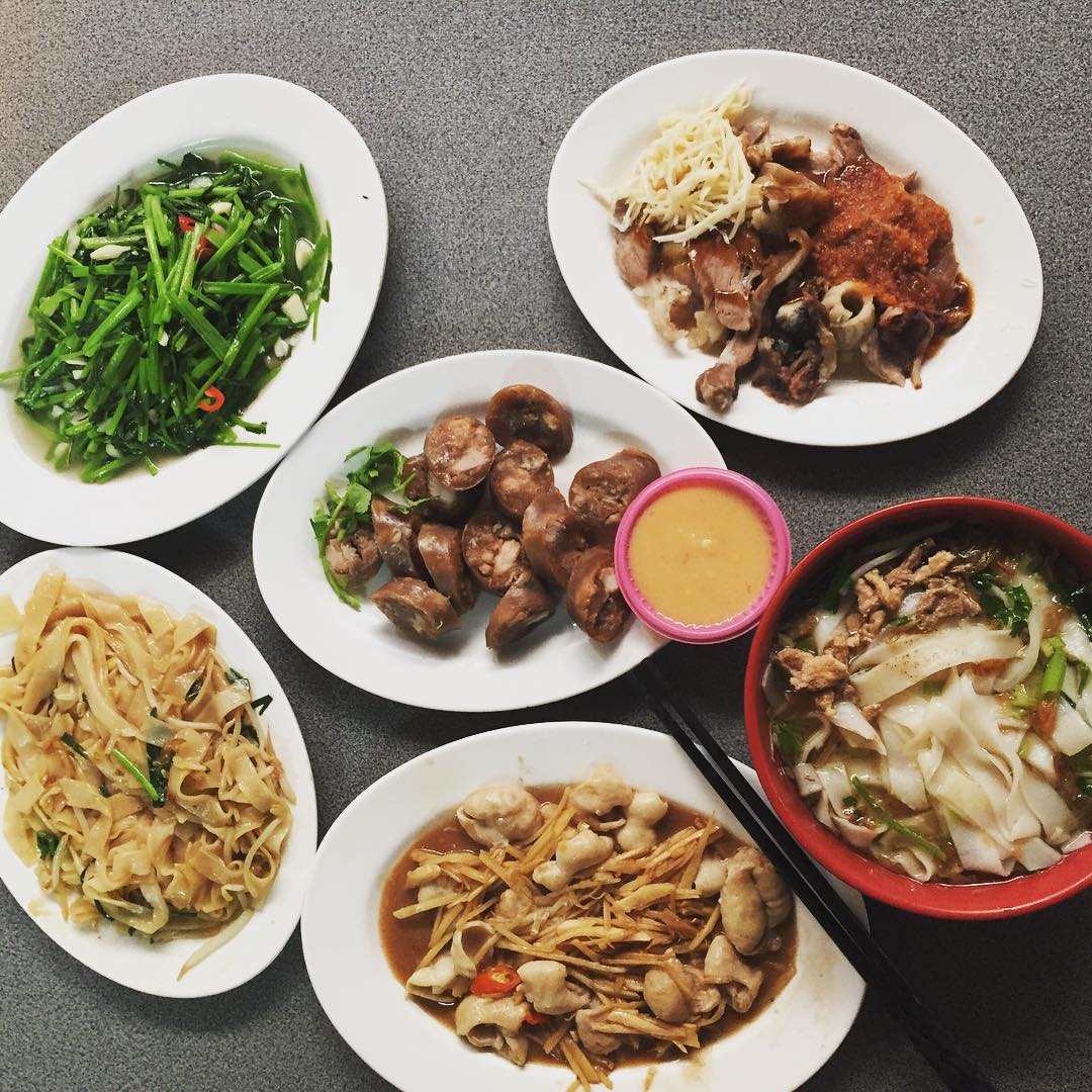 琳琅滿目的客家菜餚,每一道都是道地的經典美味。(圖片來源/Instagram-chen_jia_zhen)