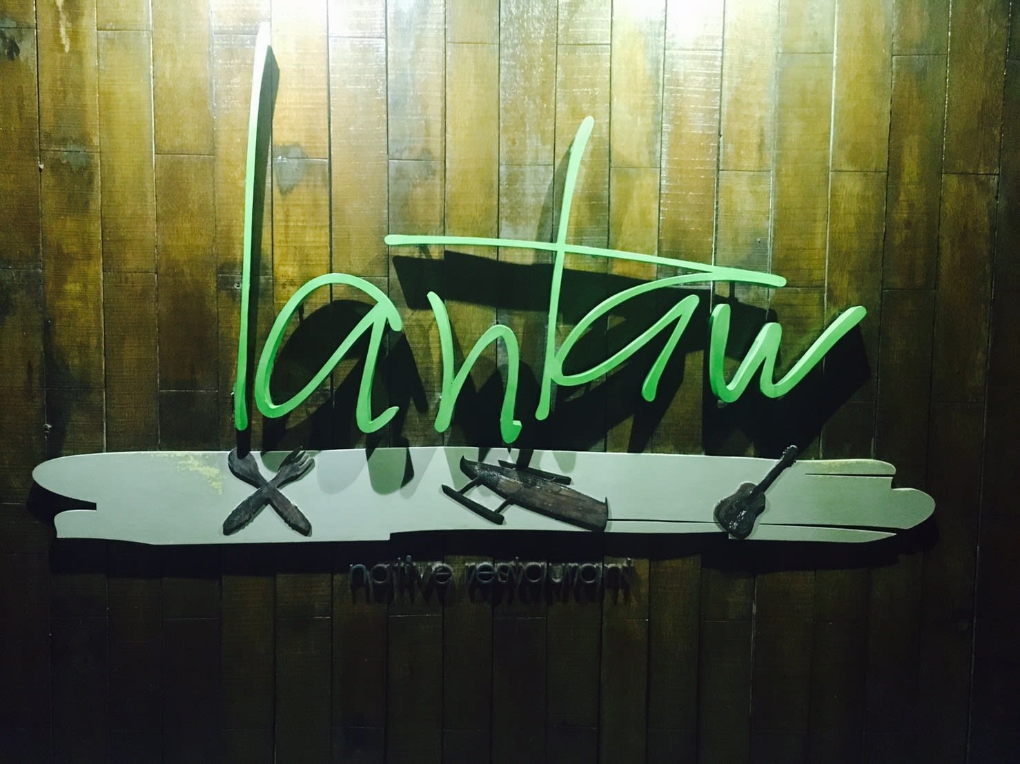 當地有名的餐廳Lantaw。|Famous restaurant : Lantaw