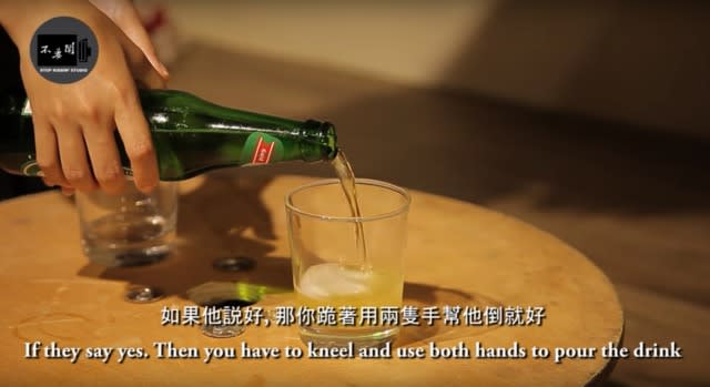 Klook 客 路 ・ 探 索 未 知 的 你 韓國喝酒禮儀 一 定 要 問 長 輩 要 不 要 喝 酒, 如 果 是 同 輩 的 話 就 看 交 情 囉