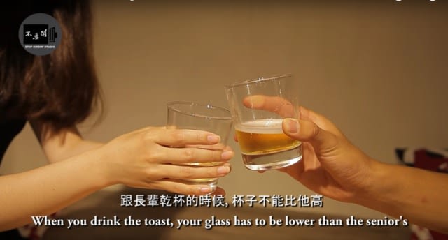 Klook 客 路 ・ 探 索 未 知 的 你 乾 杯 時 杯 子 的 高 低 也 是 種 學 問