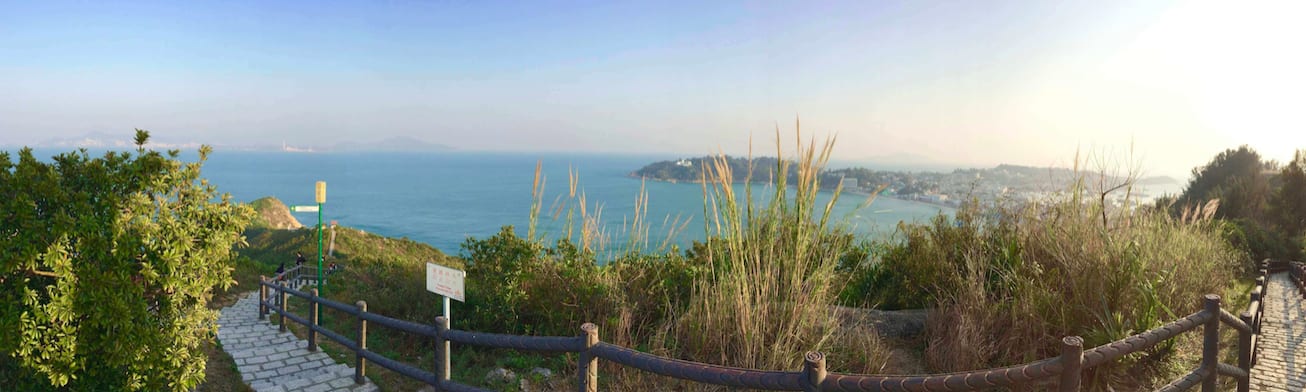 Klook客路・探索未知的你 從 北 眺 亭 眺 望 長 洲 島 , 來 到 彷 彿 不 是 香 港 水 泥 都 市 的 仙境