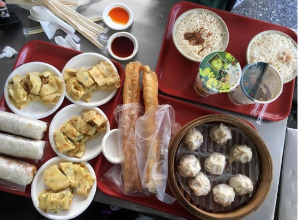 宵 夜 好 夥 伴 ( 圖 片 來 源 :mspetitechristine@Instagram)
