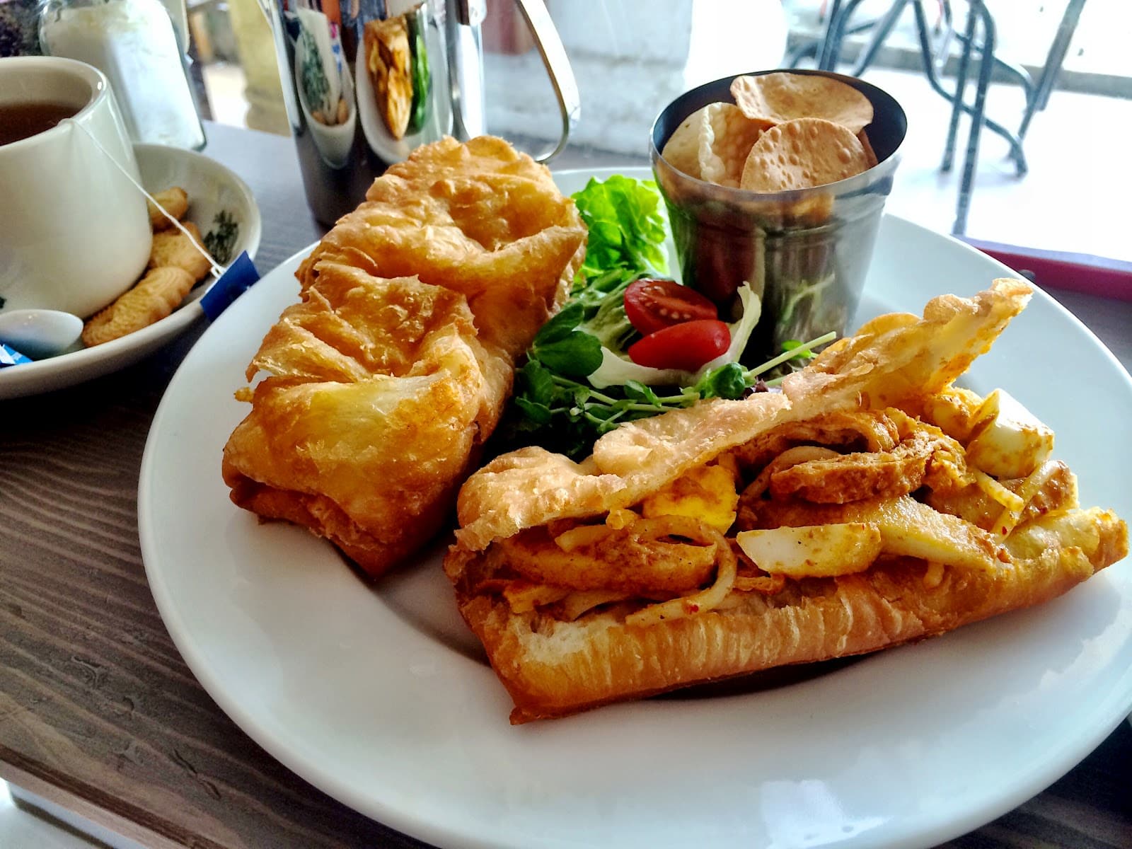 Ngỡ Ngàng Với 13 Quán Cafe Đỉnh Của Đỉnh Tại Singapore 44 quán cafe ở singapore: món le char kuay ở flee away cafe