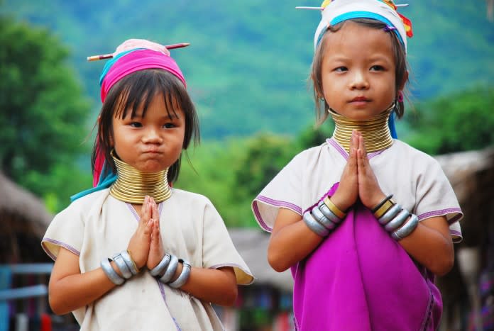 du lịch tự túc chiang mai: bé gái hill tribe