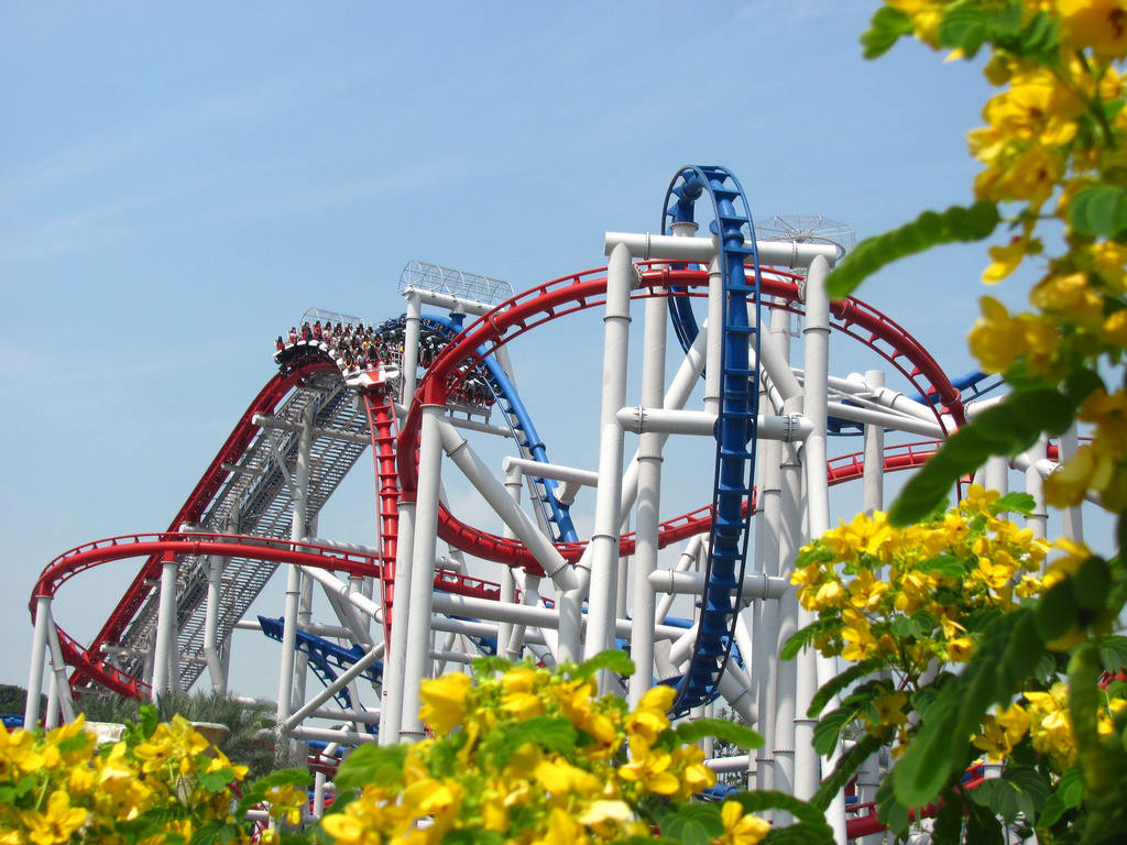chơi tàu lượn đầu tiên là một kinh nghiệm vui chơi ở universal studios singapore