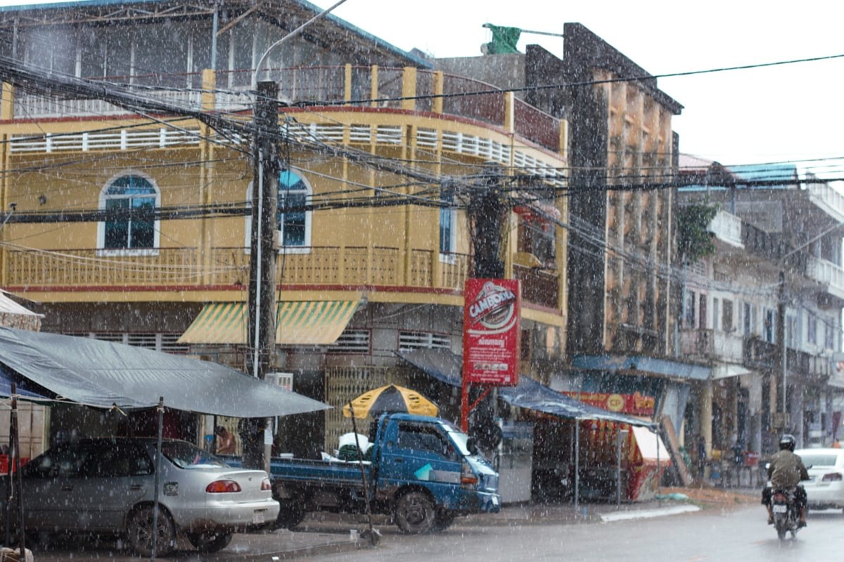 Một mình ở Kampot – Kep – Borkor 8 du lịch miền nam campuchia - mưa ở kampot
