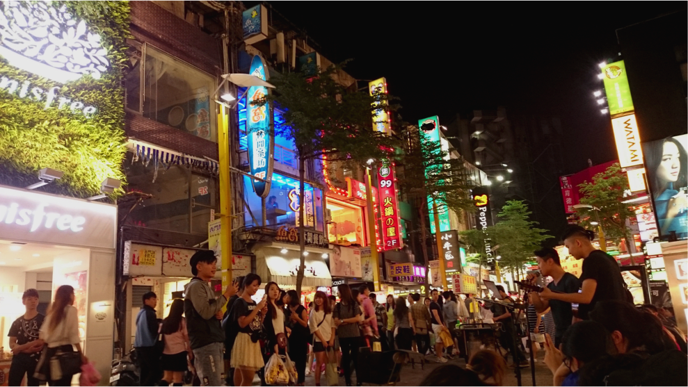 Lịch trình 5 ngày 4 đêm du lịch Đài Bắc 11 mua sắm ở ximending trong chuyến du lịch đài bắc