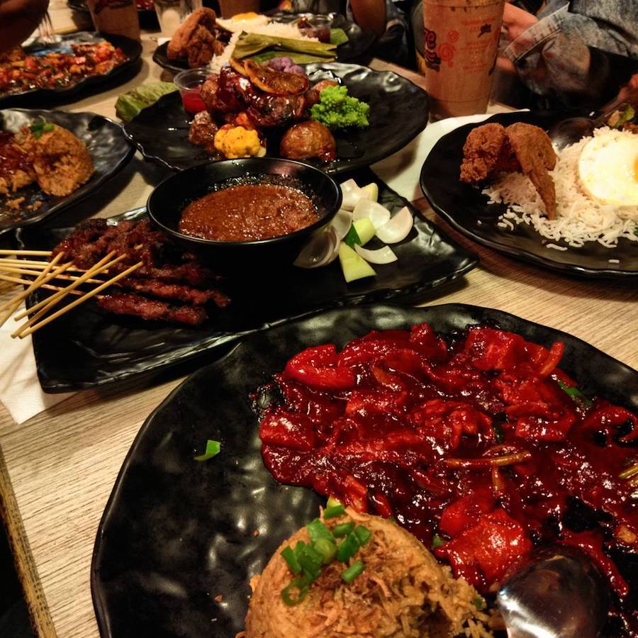 ăn tối tại spize trong chuyến du lịch singapore 3 ngày 2 đêm