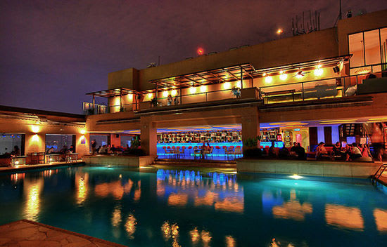 10 địa điểm hẹn hò trên cao đẳng cấp ở Kuala Lumpur 14 lunar bar là một trong những địa điểm hẹn hò trên cao ở kuala lumpur