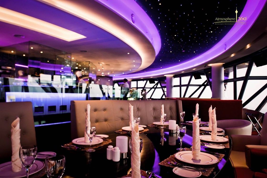 10 địa điểm hẹn hò trên cao đẳng cấp ở Kuala Lumpur 3 atmosphere 360 là một trong những địa điểm hẹn hò trên cao ở kuala lumpur